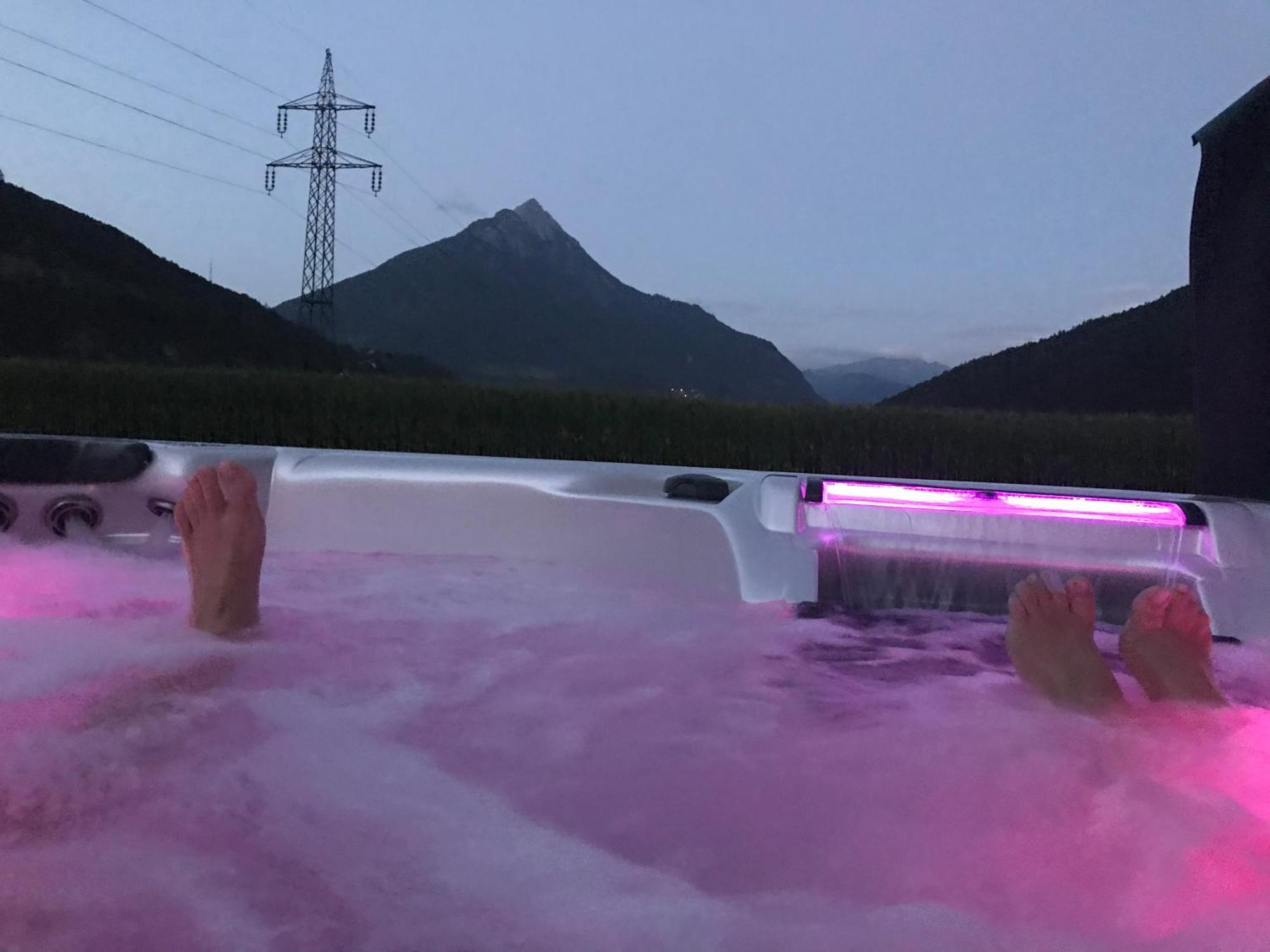 Deluxefort Fuer 10 Gaeste Mit Eigenem Whirlpool Und Fasssauna Imst Luaran gambar